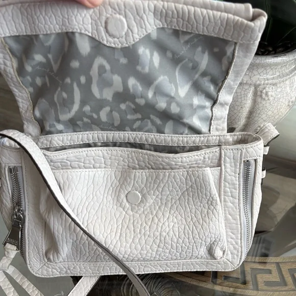 🤍🤍AIMEE KESTENBERG WHITE FLAP PEBBLED LEATHER CROSSBODY BAG!🤍🤍 - Picture 5 of 10